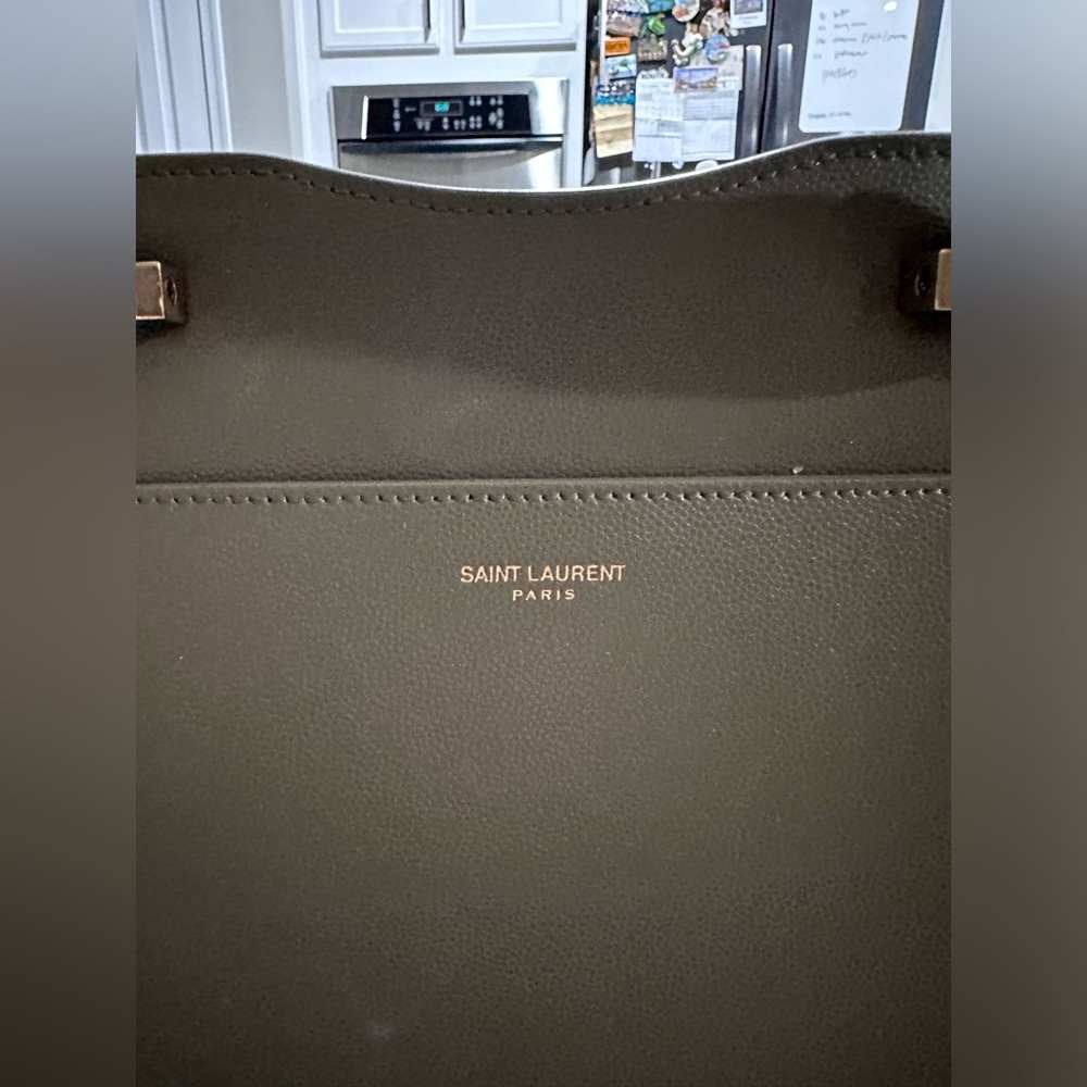 NWT SAINT LAURENT GRAIN DE POUDRE MEDIUM UPTOWN TOTE IN VERT KHAKI - Picture 2 of 8